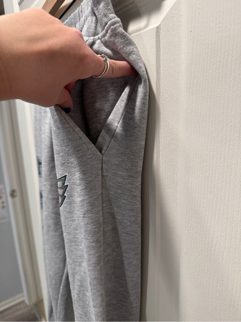 NFL Team Apparel Philadelphia Eagles Jogger Sweatpants Heather Gray Size Small - Picture 5 of 10
